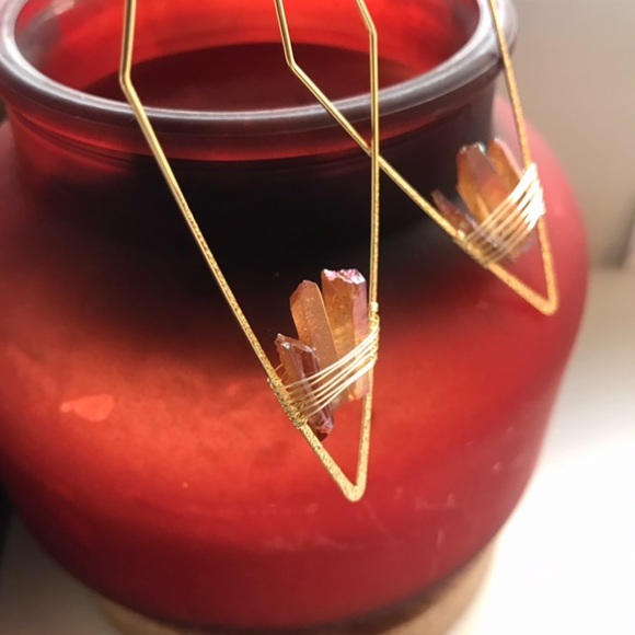 Geometric Quartz Crystal Wired Hoop Boho Earring - Picture 8 of 16